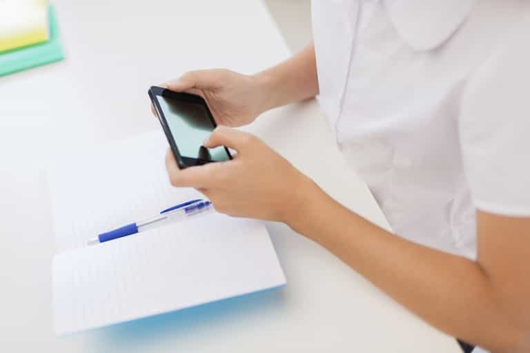 Why science says school children should leave the smartphones at home