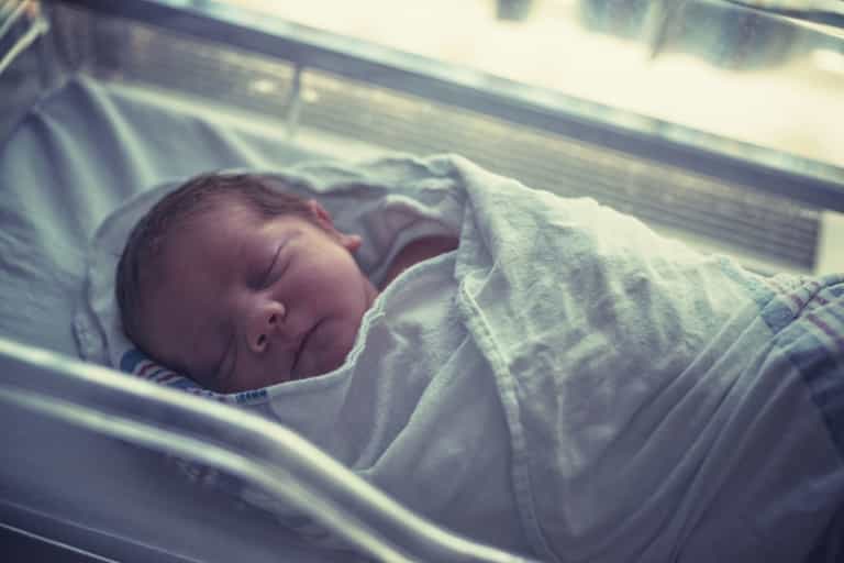 Israeli nurse breastfeeds injured Palestinian baby