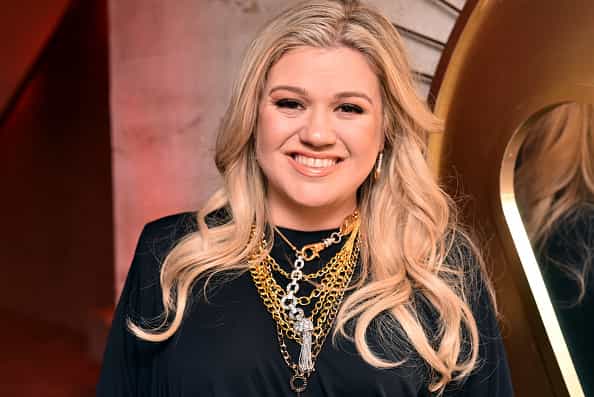 Kelly Clarkson is teaching her children about sexual harassment Kelly Clarkson is teaching her children about sexual harassment