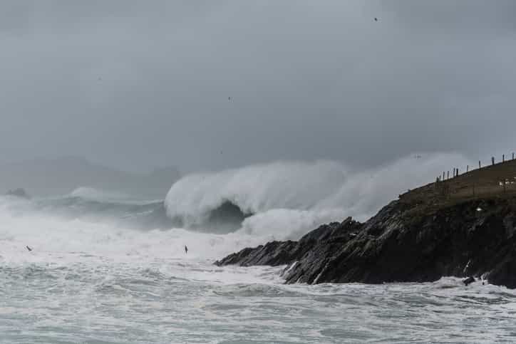 An Orange wind warning remains in place for 9 counties until this afternoon An Orange wind warning remains in place for 9 counties until this afternoon
