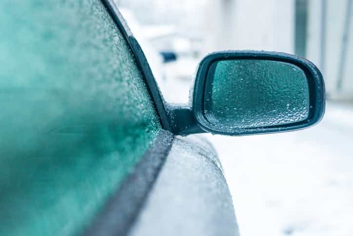 A mother left her children in a freezing car for 80 minutes while she did an interview