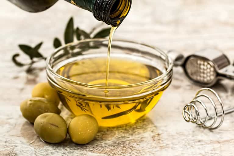 The reason you shouldn’t store olive oil on the kitchen counter top The reason you shouldn’t store olive oil on the kitchen counter top