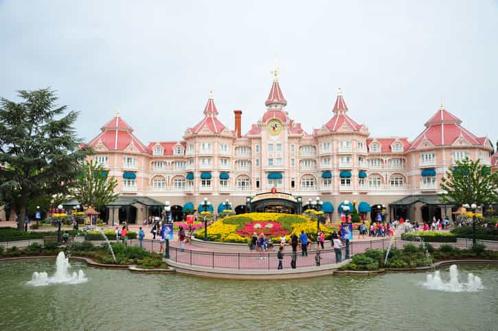 Nine-year-old books Disneyland trip after guessing dad’s Paypal details