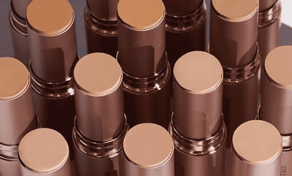 This new and lightweight foundation is perfect for applying on the go This new and lightweight foundation is perfect for applying on the go