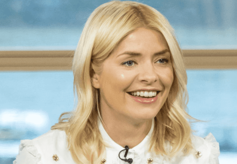 Are you a fan? Holly Willoughby’s €50 Zara skirt is getting a lot of attention