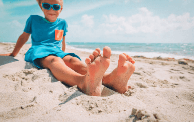Mum shares handy tip to stop sand sticking to feet on the beach Mum shares handy tip to stop sand sticking to feet on the beach