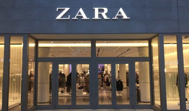 The lace Zara dress to snap up now because it’s an amazing bargain for €30