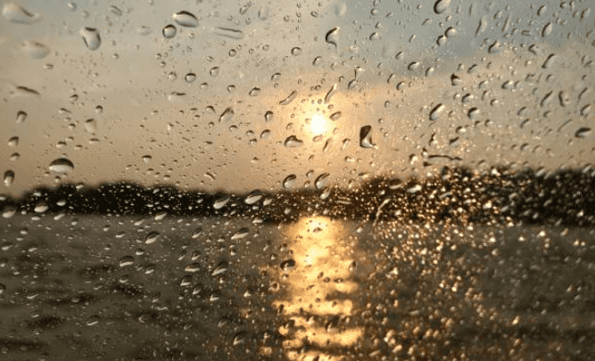 Met Éireann say heavy rain will wash over the country as the weather warning stays in place