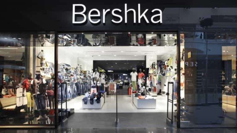 The Bershka coat that would be a cosy dream on cold and rainy winter mornings