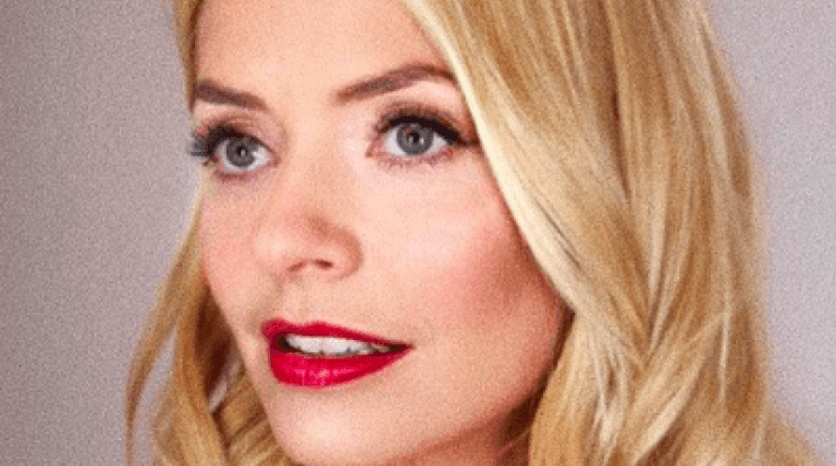 Holly Willoughby’s red velvet dress is the perfect Christmas Day outfit Holly Willoughby’s red velvet dress is the perfect Christmas Day outfit