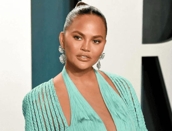 Chrissy Teigen makes second public apology for “awful” cyberbullying and vows to be a better role model for her children Chrissy Teigen makes second public apology for “awful” cyberbullying and vows to be a better role model for her children