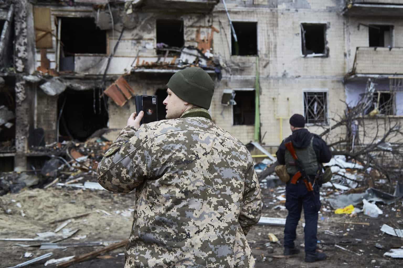 Violence in Ukraine enters fifth day as death toll rises