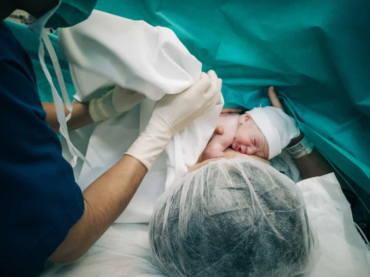 Mum leaves people in shock after giving birth to ‘the biggest baby’