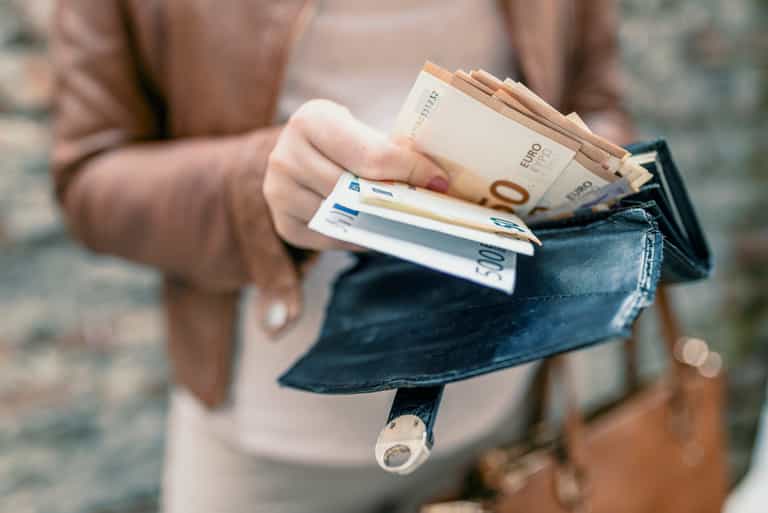 Social Welfare: Thousands of people entitled to up to €237 weekly boost in addition to their wages