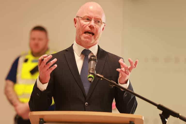 Minister warns of social media causing “profound damage” to teenagers Minister warns of social media causing “profound damage” to teenagers