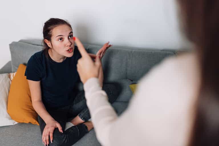 ‘Am I mean for asking my 18-year-old daughter to pay €86 a month toward bills?’