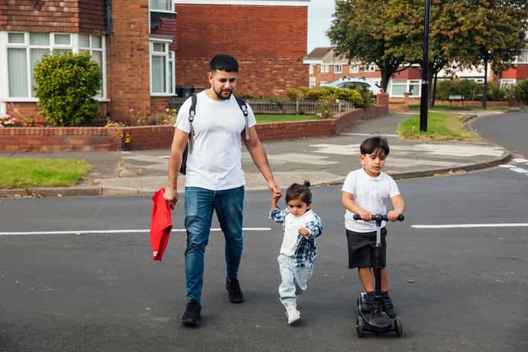 Dad refuses to bring his toddler to daycare if he isn’t ready on time Dad refuses to bring his toddler to daycare if he isn’t ready on time