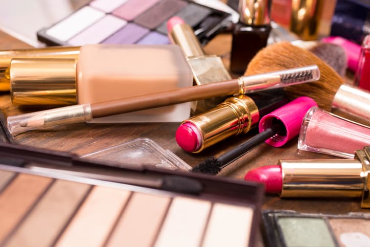 This makeup brush ‘trick’ is the most bizarre thing we have ever seen This makeup brush ‘trick’ is the most bizarre thing we have ever seen