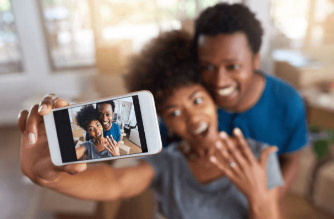 The reason why men get down on one knee to propose is both weird and sweet