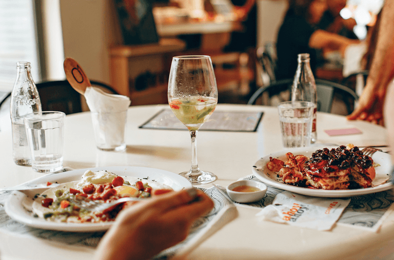 Parents should not bring children into restaurants for indoor dining, Holohan warns