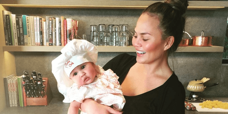 Chrissy Teigen Takes On Mummy Shamers And Wins The Internet Chrissy Teigen Takes On Mummy Shamers And Wins The Internet