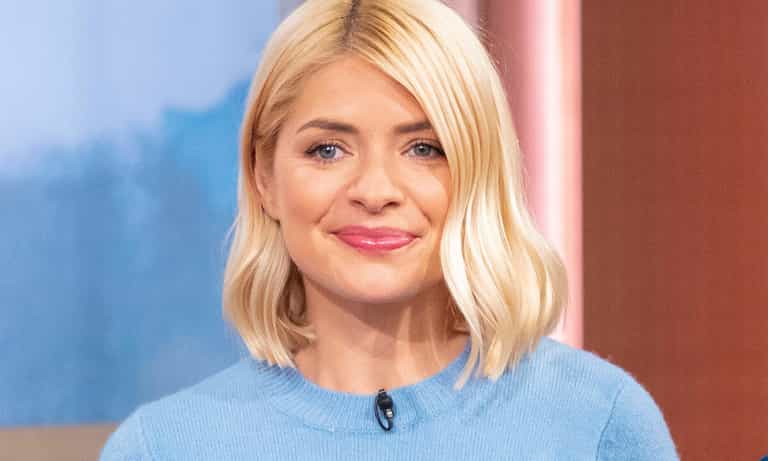 Holly Willoughby’s latest outfit is being criticised by her followers Holly Willoughby’s latest outfit is being criticised by her followers