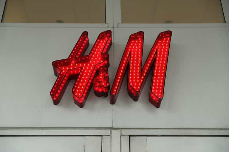 Bride buys stunning H&M wedding dress, says good friends ‘mocked’ her decision Bride buys stunning H&M wedding dress, says good friends ‘mocked’ her decision