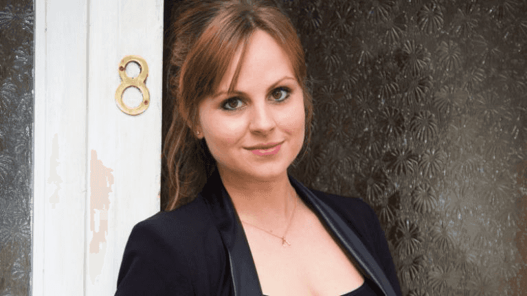 Coronation Street’s Tina O’Brien has signed a new deal to stay on the show for another year Coronation Street’s Tina O’Brien has signed a new deal to stay on the show for another year
