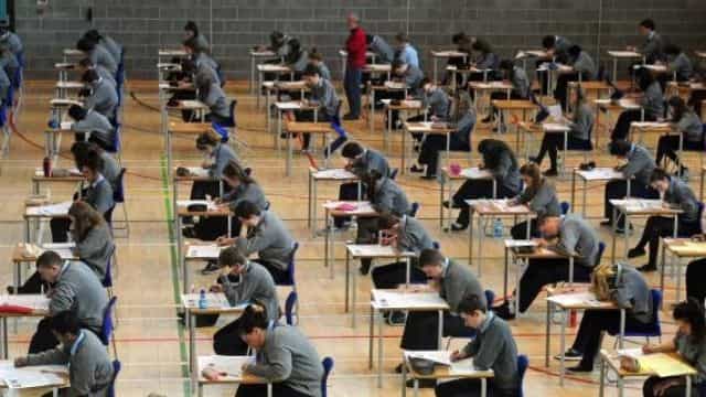 New study compares behaviour, aspirations and resources of students in DEIS and non-DEIS schools New study compares behaviour, aspirations and resources of students in DEIS and non-DEIS schools